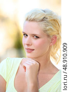 Portrait of young blonde. Стоковое фото, агентство Ingram Publishing / Фотобанк Лори