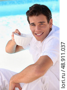 Handsome young man drinking from a china bowl. Стоковое фото, агентство Ingram Publishing / Фотобанк Лори