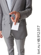 Businessman holding a card. Стоковое фото, агентство Ingram Publishing / Фотобанк Лори