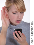 woman trying to hear a person on the phone. Стоковое фото, агентство Ingram Publishing / Фотобанк Лори