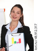 Woman holding results of a poll. Стоковое фото, агентство Ingram Publishing / Фотобанк Лори