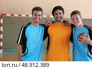 Three grinning footballers in front of goal. Стоковое фото, агентство Ingram Publishing / Фотобанк Лори