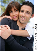 Attractive couple hugging outdoors. Стоковое фото, агентство Ingram Publishing / Фотобанк Лори