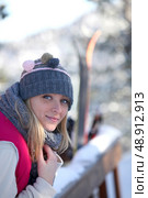 Woman outside on a cold winter’s day. Стоковое фото, агентство Ingram Publishing / Фотобанк Лори