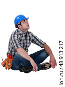 Tired builder taking well earned break. Стоковое фото, агентство Ingram Publishing / Фотобанк Лори