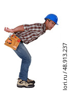 Worker carrying something heavy. Стоковое фото, агентство Ingram Publishing / Фотобанк Лори