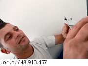 Worker stripping a wire with cutters. Стоковое фото, агентство Ingram Publishing / Фотобанк Лори