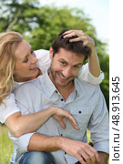 Wife playing with husband’s hair. Стоковое фото, агентство Ingram Publishing / Фотобанк Лори