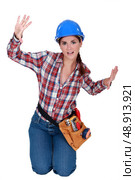 Female construction worker trapped in a small space. Стоковое фото, агентство Ingram Publishing / Фотобанк Лори