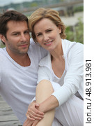 Couple sitting outside. Стоковое фото, агентство Ingram Publishing / Фотобанк Лори