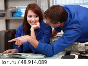 Female builder smiling. Стоковое фото, агентство Ingram Publishing / Фотобанк Лори
