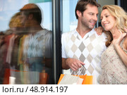 Couple shopping. Стоковое фото, агентство Ingram Publishing / Фотобанк Лори