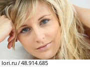 Close-up of young blond. Стоковое фото, агентство Ingram Publishing / Фотобанк Лори
