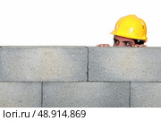 craftsman hiding behind a stone wall. Стоковое фото, агентство Ingram Publishing / Фотобанк Лори