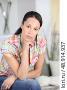 Bored woman sat on sofa. Стоковое фото, агентство Ingram Publishing / Фотобанк Лори