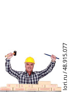 Tradesman holding a mallet and a chisel. Стоковое фото, агентство Ingram Publishing / Фотобанк Лори