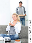 Couple eating breakfast together at home. Стоковое фото, агентство Ingram Publishing / Фотобанк Лори