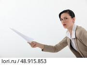 Woman shocked at a piece of paper. Стоковое фото, агентство Ingram Publishing / Фотобанк Лори
