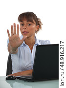 Businesswoman holding out hand. Стоковое фото, агентство Ingram Publishing / Фотобанк Лори