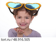 Girl with huge glasses. Стоковое фото, агентство Ingram Publishing / Фотобанк Лори