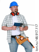 Man with a masonry drill. Стоковое фото, агентство Ingram Publishing / Фотобанк Лори