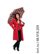 A fashionable woman holding an umbrella. Стоковое фото, агентство Ingram Publishing / Фотобанк Лори