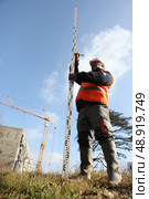 Geometer on construction site. Стоковое фото, агентство Ingram Publishing / Фотобанк Лори