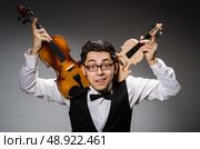 Funny violin player with fiddle. Стоковое фото, агентство Ingram Publishing / Фотобанк Лори