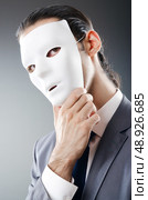 Industrial espionate concept with masked businessman. Стоковое фото, агентство Ingram Publishing / Фотобанк Лори