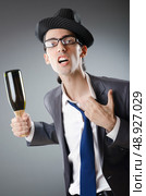 Businessman with bottle of champagne. Стоковое фото, агентство Ingram Publishing / Фотобанк Лори
