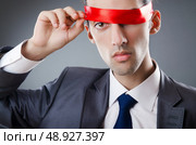 Businessman blinded by red tape. Стоковое фото, агентство Ingram Publishing / Фотобанк Лори