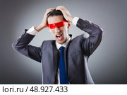 Businessman blinded by red tape. Стоковое фото, агентство Ingram Publishing / Фотобанк Лори