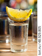 cold glass of vodka with lemon. Стоковое фото, агентство Ingram Publishing / Фотобанк Лори
