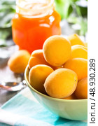 fresh apricots with leafs and jar of jam  . Стоковое фото, агентство Ingram Publishing / Фотобанк Лори