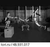gym people group workout barbells slam balls and jump exercises. Стоковое фото, агентство Ingram Publishing / Фотобанк Лори