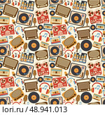 Retro music seamless pattern with vinyl player cassette recorder vintage microphone vector illustration. Стоковая иллюстрация, агентство Ingram Publishing / Фотобанк Лори