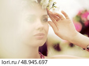 Flower nymp with the really colorful wreath. Стоковое фото, агентство Ingram Publishing / Фотобанк Лори