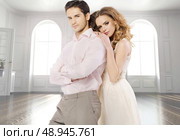 Attractive young couple in the luxury apartment. Стоковое фото, агентство Ingram Publishing / Фотобанк Лори