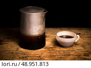 Coffee and moka pot. Стоковое фото, агентство Ingram Publishing / Фотобанк Лори