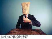 Businessman with paper bag over his head giving thumb up. Стоковое фото, агентство Ingram Publishing / Фотобанк Лори