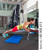 bench triceps push up push-up woman at gym workout exercise. Стоковое фото, агентство Ingram Publishing / Фотобанк Лори