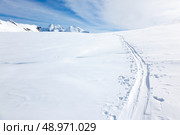 Ski tracks on the fresh snow of a large glacier. In background with the peaks of Monte Rosa massif - Zermatt, Switzerland, Europe. Стоковое фото, агентство Ingram Publishing / Фотобанк Лори