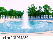 World War II Memorial in washington DC USA at National Mall. Стоковое фото, агентство Ingram Publishing / Фотобанк Лори