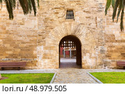 Alcudia Old Town in Majorca Porta des Moll Mallorca Balearic island of Spain. Стоковое фото, агентство Ingram Publishing / Фотобанк Лори