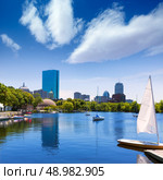 Boston sailboats of Charles River at The Esplanade in Massachusetts USA. Стоковое фото, агентство Ingram Publishing / Фотобанк Лори