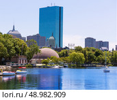 Boston sailboats of Charles River at The Esplanade in Massachusetts USA. Стоковое фото, агентство Ingram Publishing / Фотобанк Лори