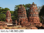 Ancient ruins of Buddhist temples at Wat Mahathat in Thailand. Стоковое фото, агентство Ingram Publishing / Фотобанк Лори