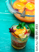 glass fresh citrus juice with pulp on the background of the vase with juice. fresh orange juice. Стоковое фото, агентство Ingram Publishing / Фотобанк Лори