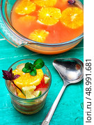 freshly squeezed citrus juice from oranges and tangerines.tinted. fresh orange juice. Стоковое фото, агентство Ingram Publishing / Фотобанк Лори