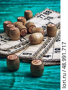 traditional legacy of the ancient Board game Lotto on wooden background. Стоковое фото, агентство Ingram Publishing / Фотобанк Лори